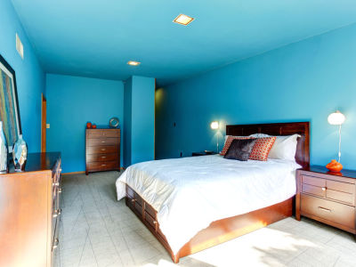 nice bedroom with dressers and bed