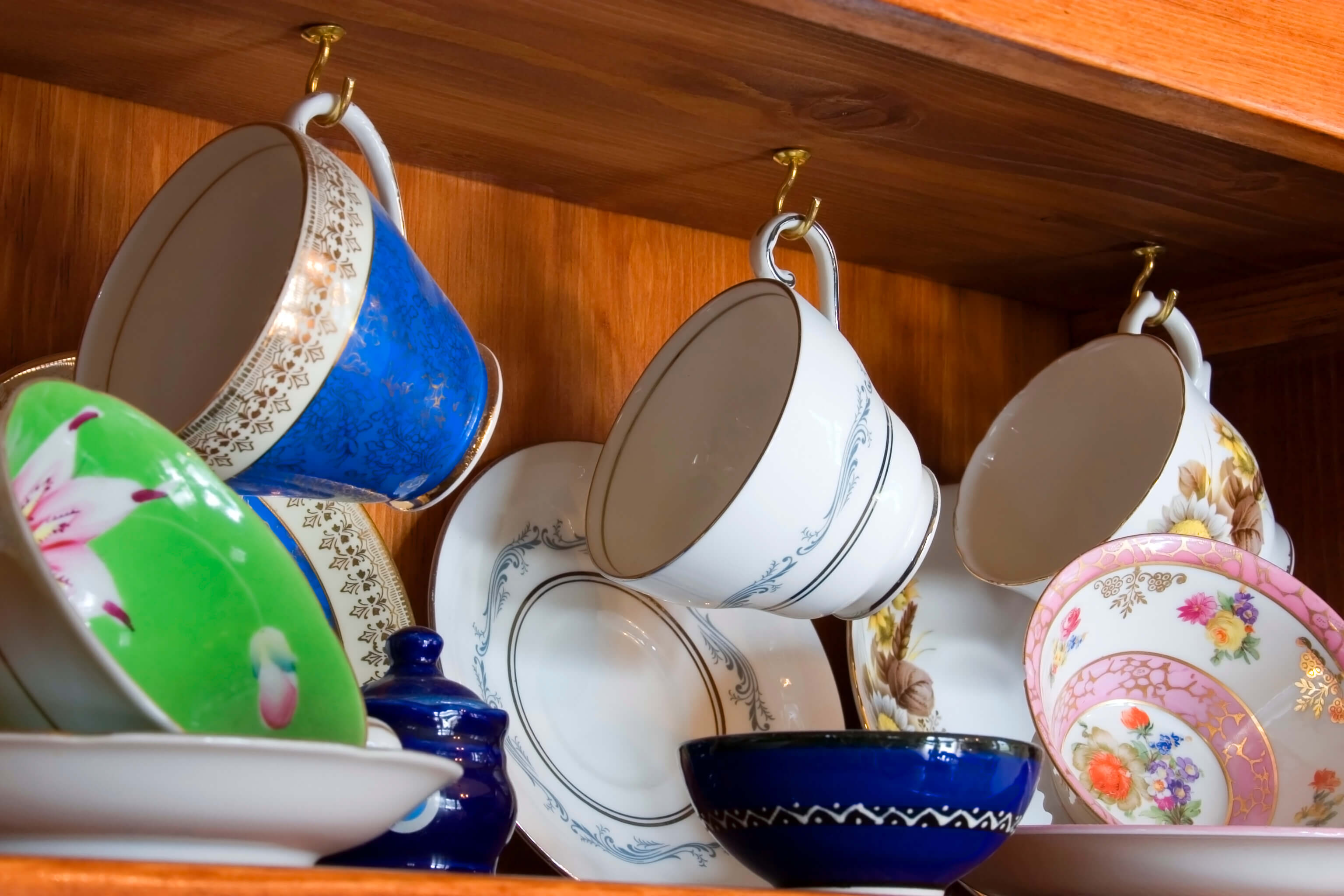 How to Pack & Move a China Glass, Shelving & More